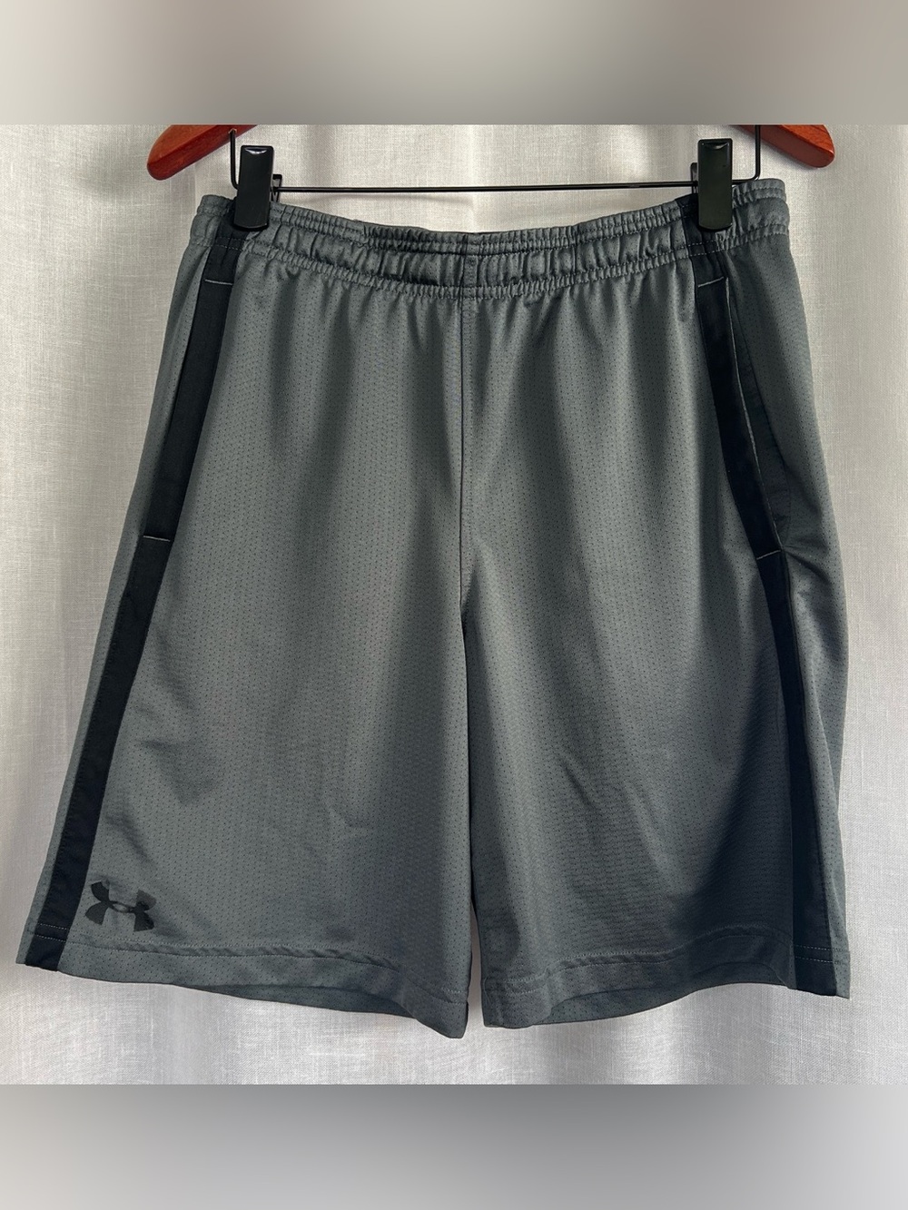 Under Armour Men's Gray Athletic Shorts
